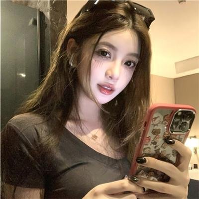 模仿女孩